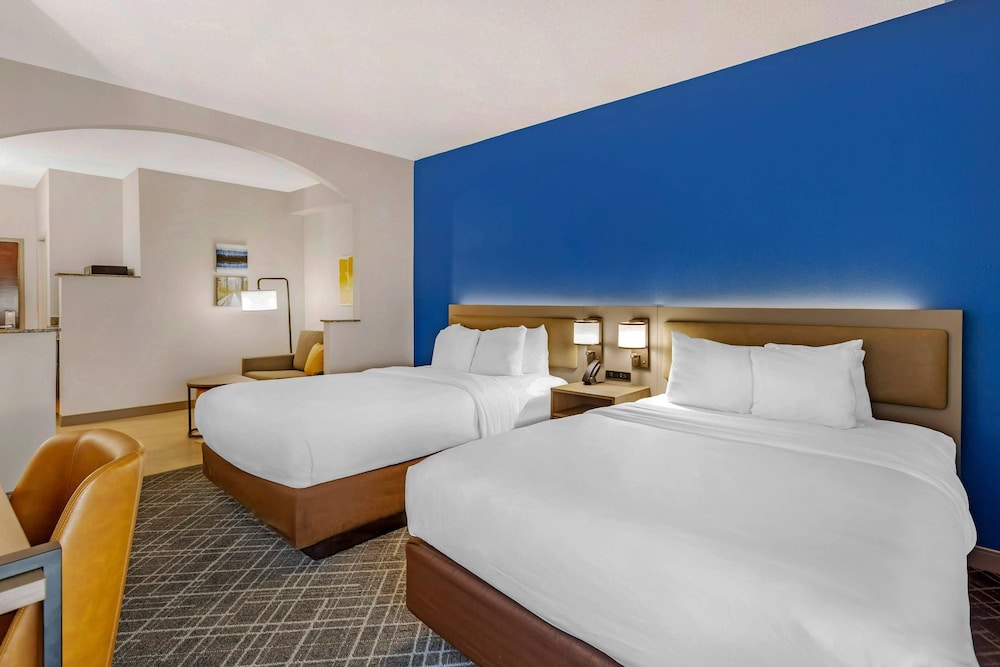 Suite, 2 Queen Beds, Sofa