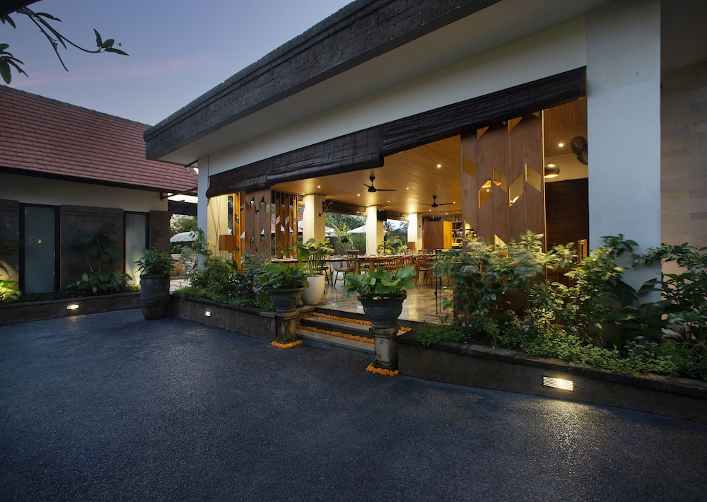 Adepa Resort 3/50