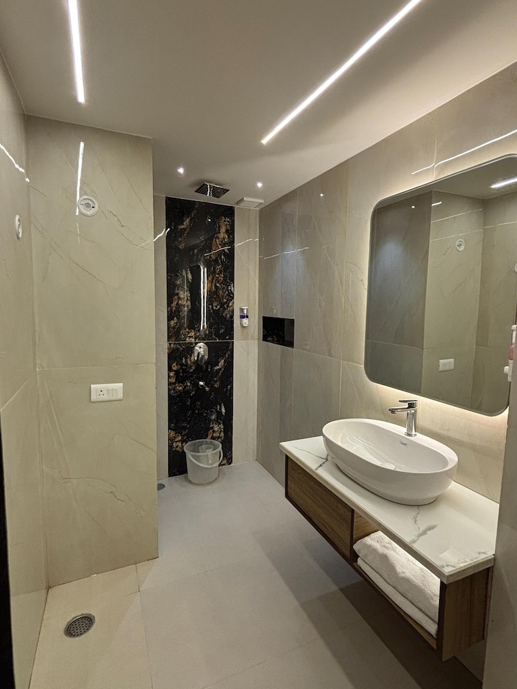Hotel Taj Inn 34/64