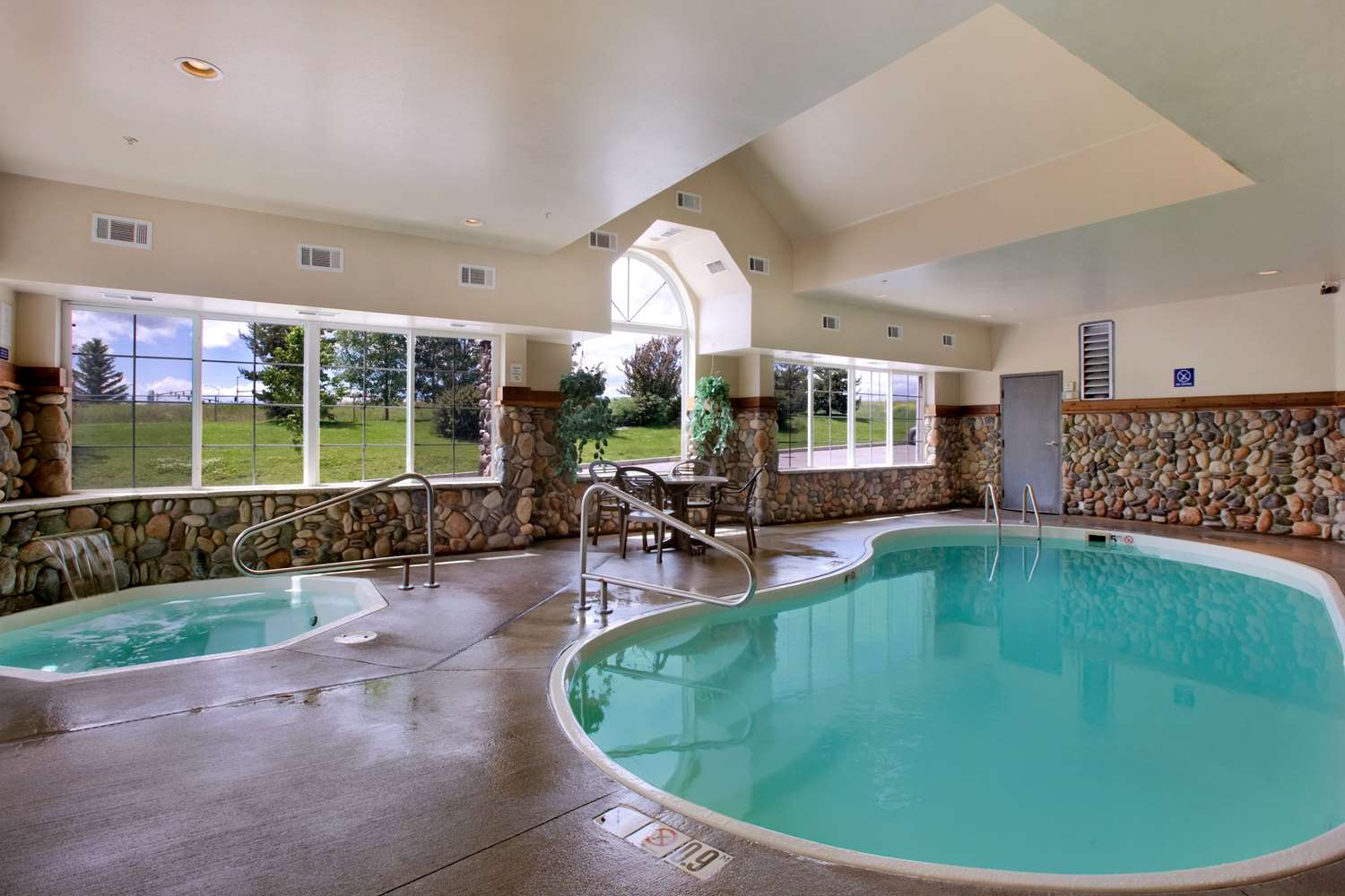 Microtel Inn And Suites Bozeman 21/34