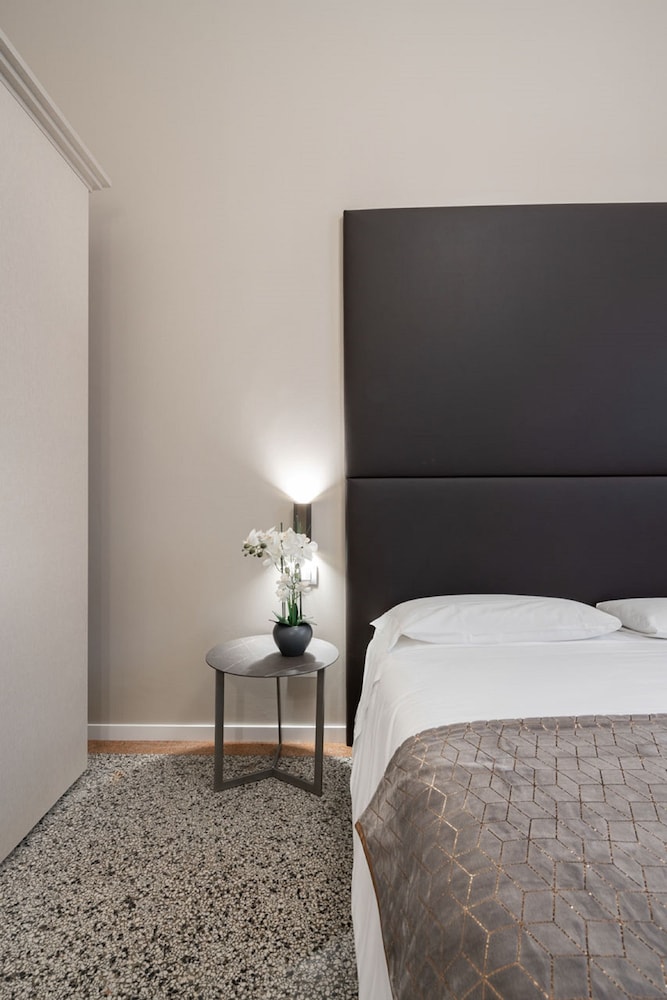 غرفة قياسية بسرير كينج بشرفة، Hotel Palazzo Martinelli Dolfin 4/6