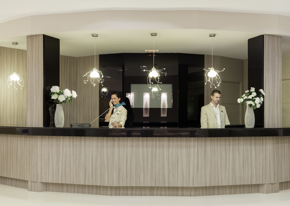 H10 White Suites - Adults Only 17/70