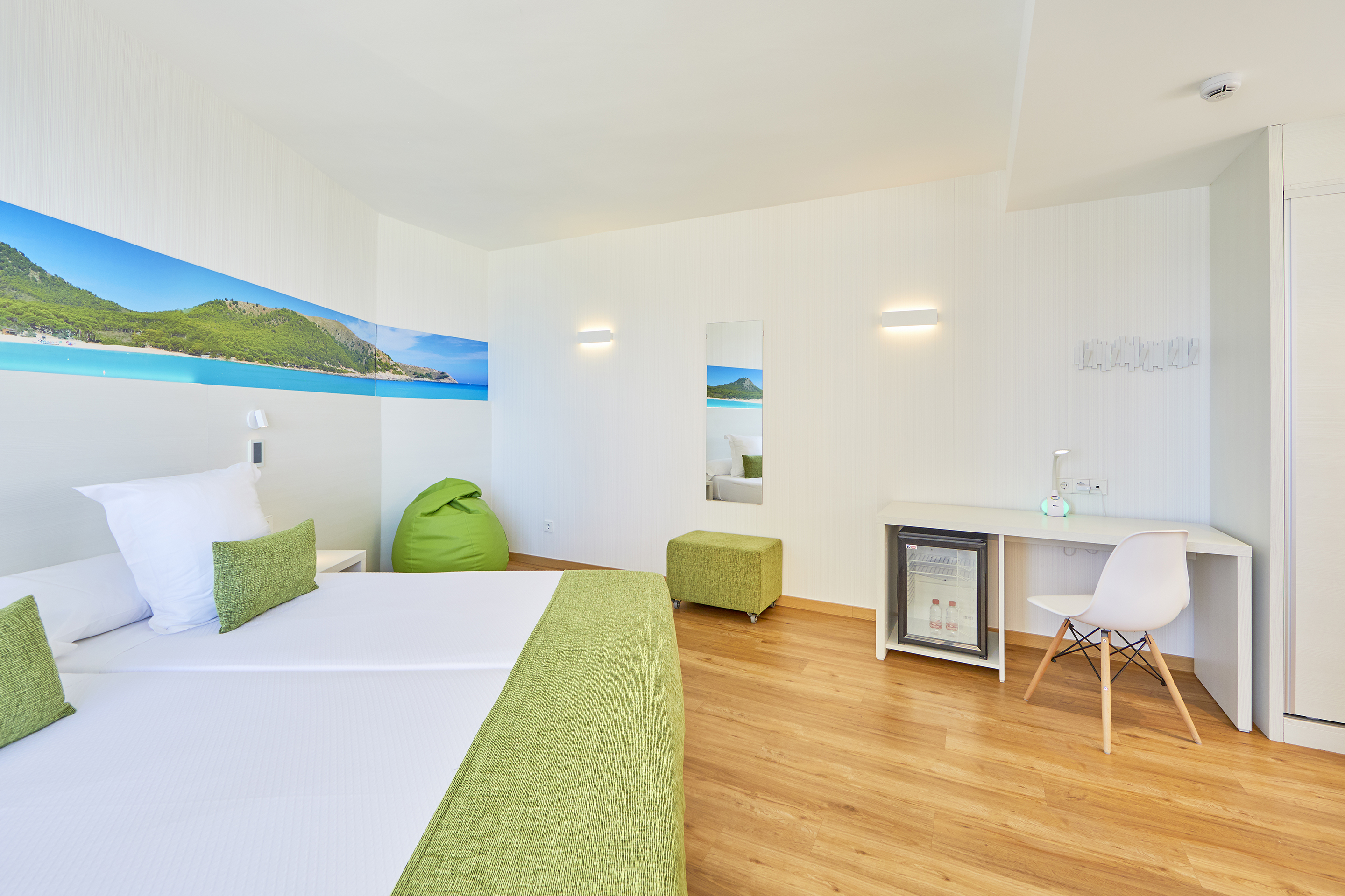 Superior, Double Bed, Lateral Side Sea View