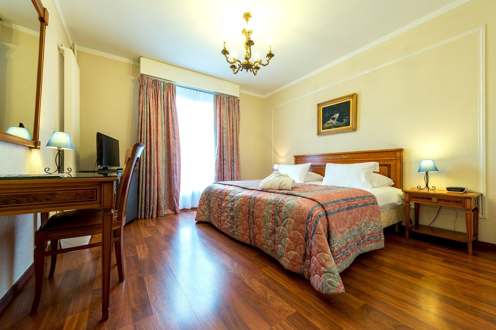 Diplomate Hotel 20/40