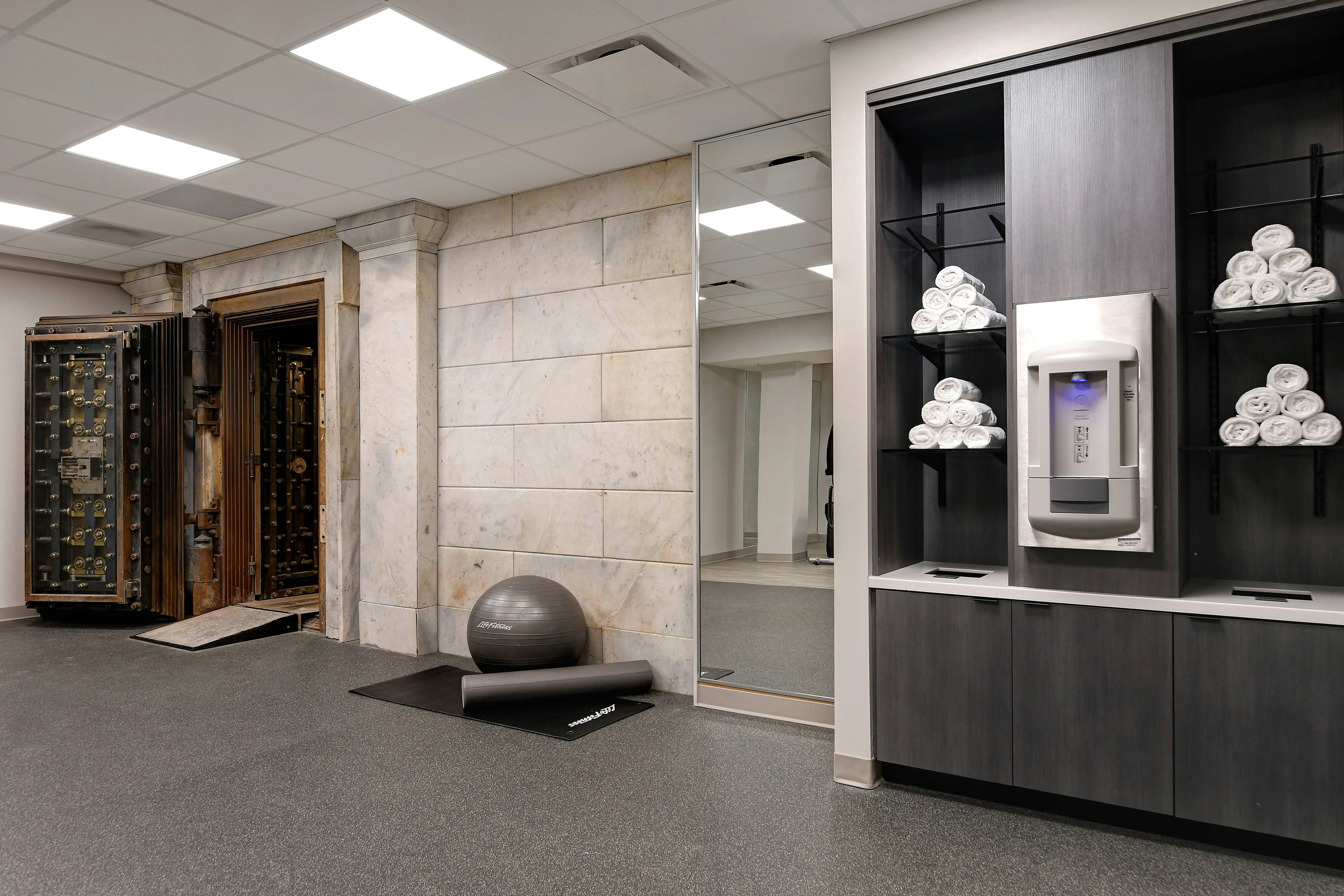 Courtyard by Marriott Cincinnati Downtown 7/25