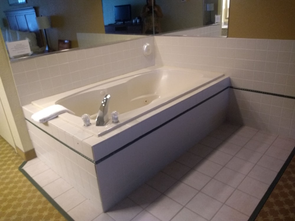 Portage Inn & Suites 8/26