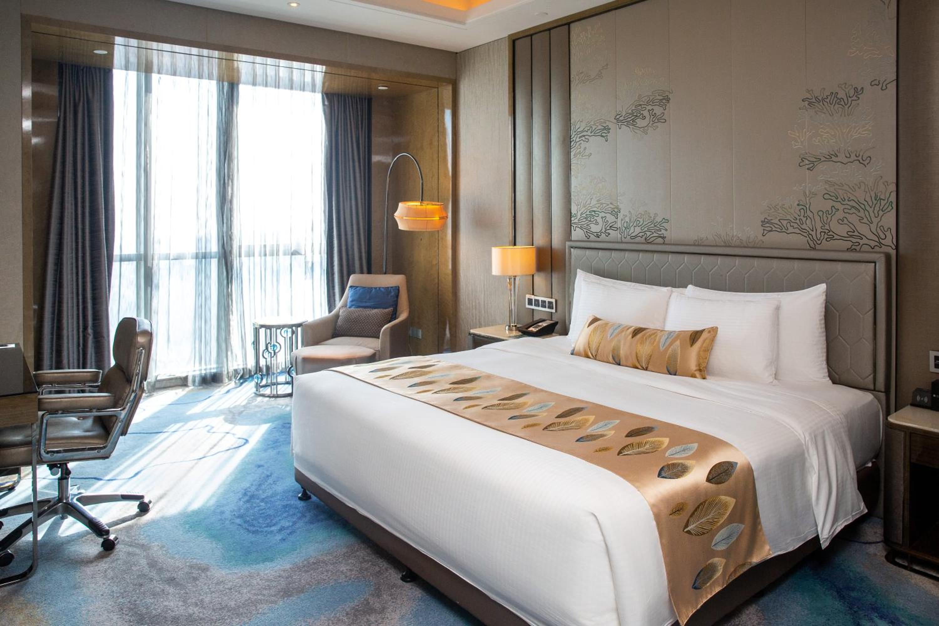 EXECUTIVE, KING BED, CITY VIEW, LOUNGE ACCESS, HIGH FLOOR