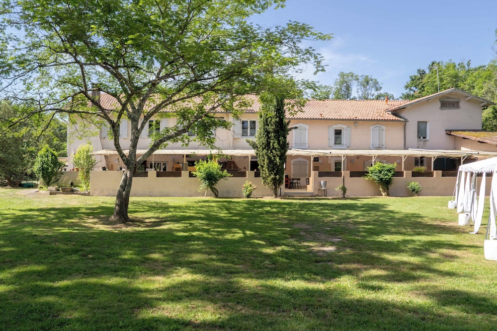 HOSTELLERIE DU CLOS PITE 51/56