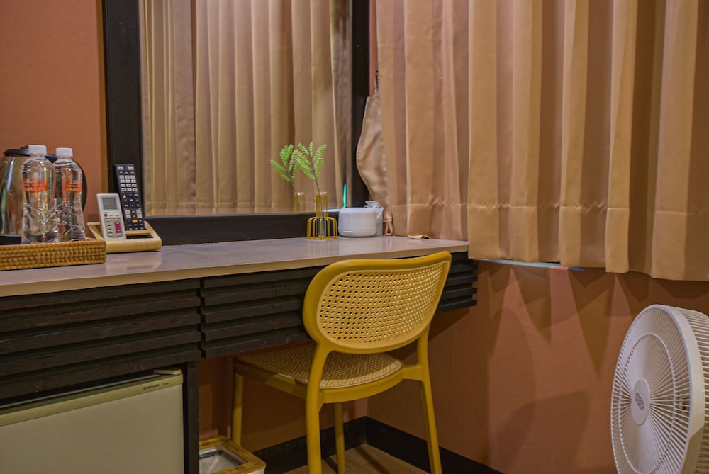 Ashare Hotel 52/61