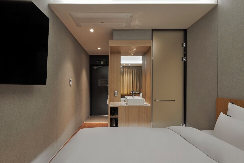 88 Hotel 13/17