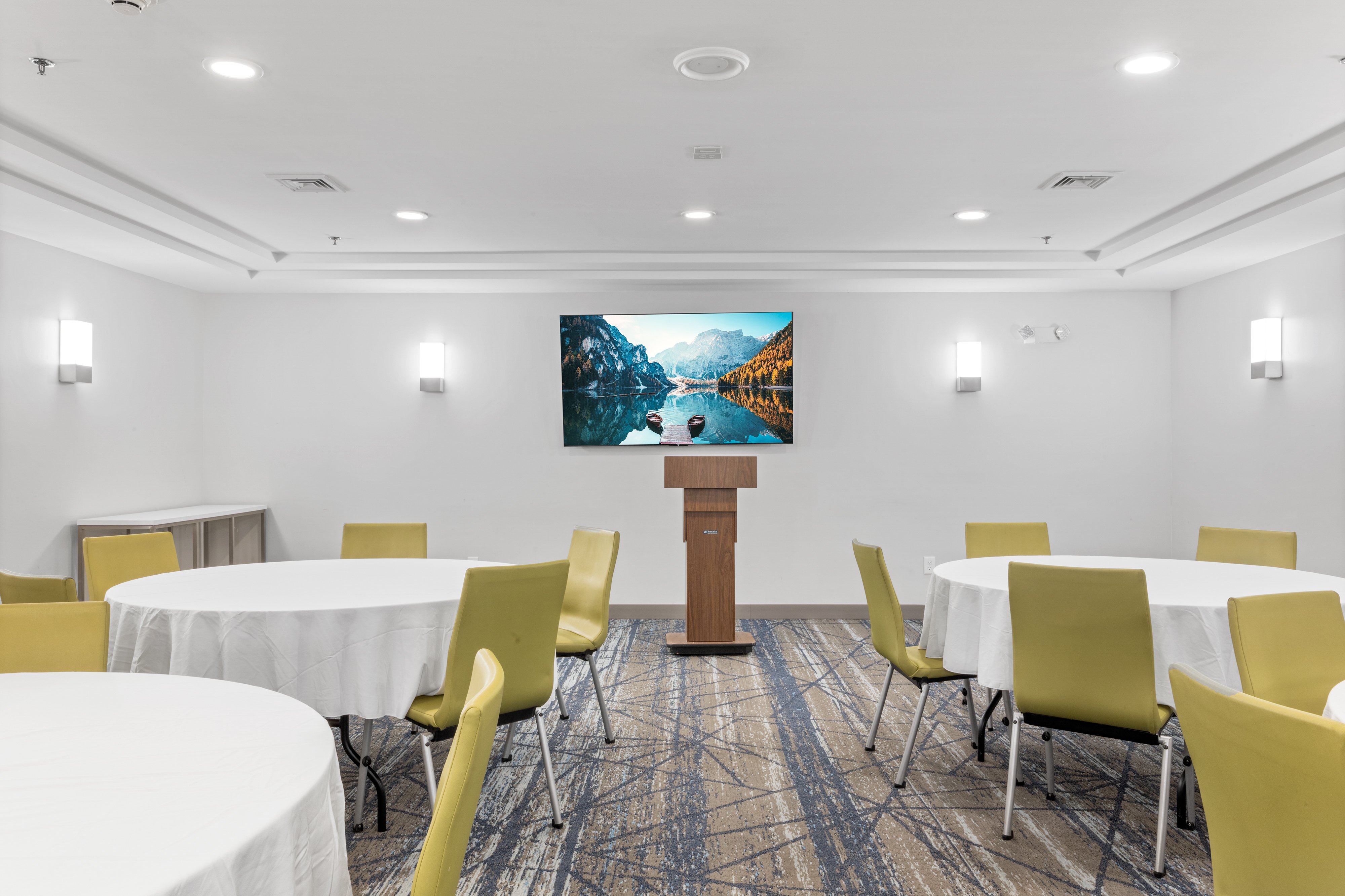 Holiday Inn Express Newington 43/50