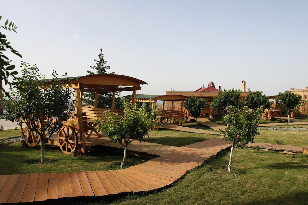 Latar Hotel Complex 62/67