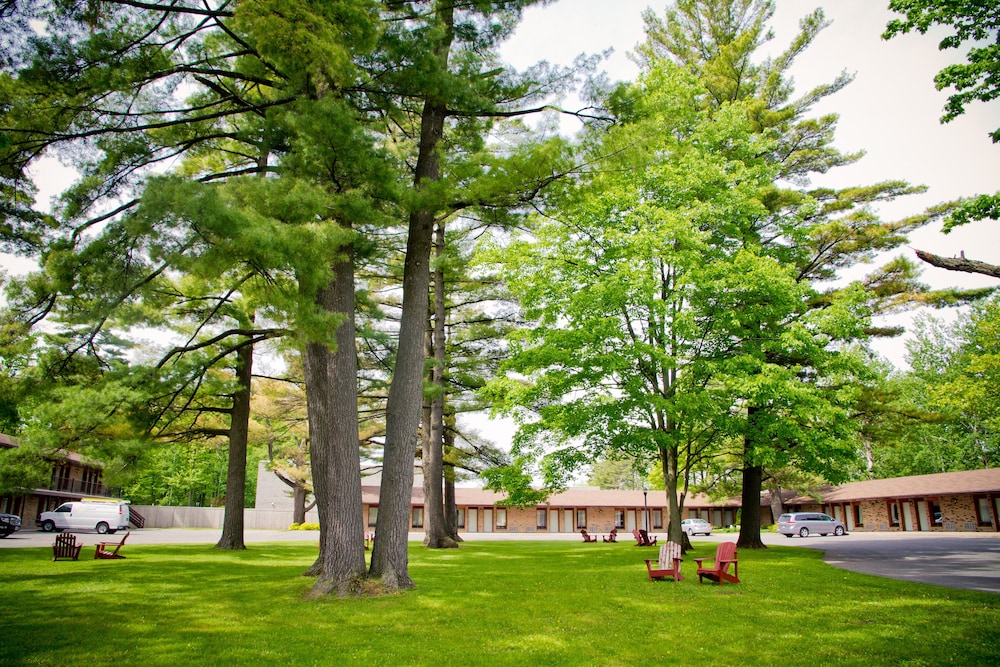 Rideau Heights Inn 52/54