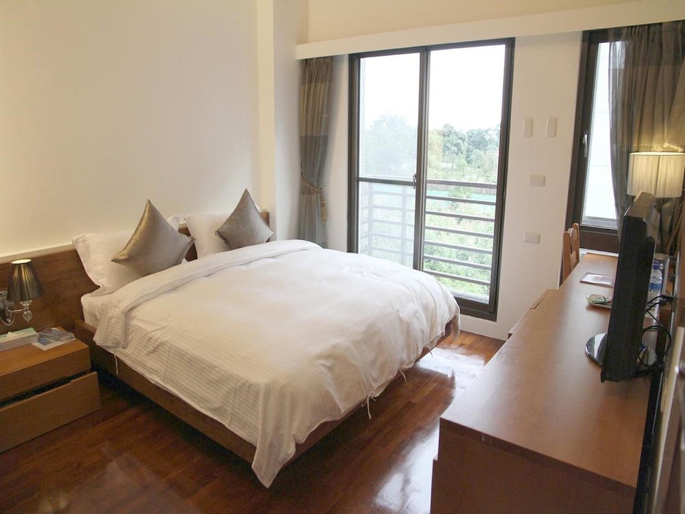 1 BEDROOM, SENIOR, DOUBLE BED, BATHTUB, COURTYARD AREA