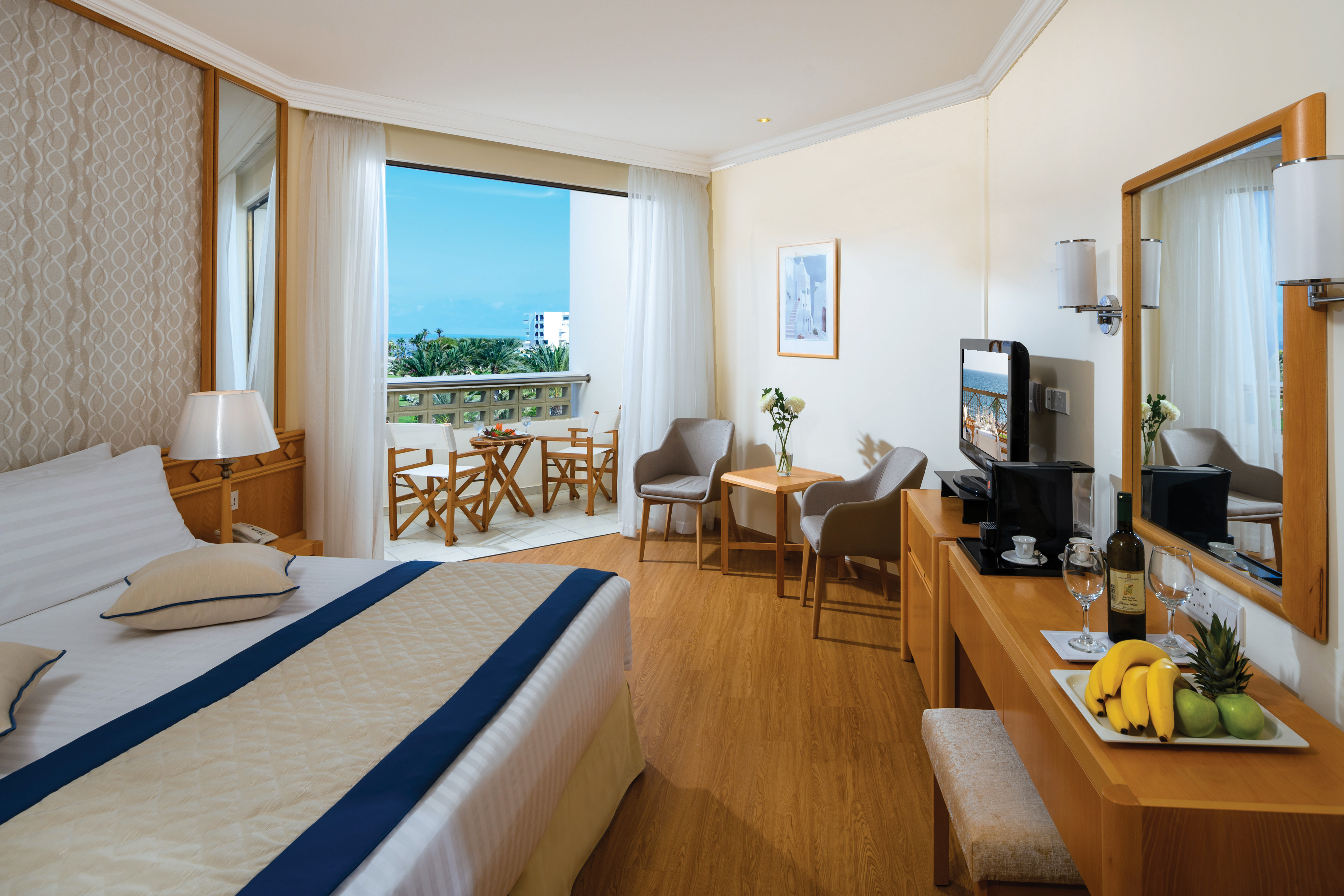 CLASSIC, TWIN BEDS, SIDE SEA VIEW