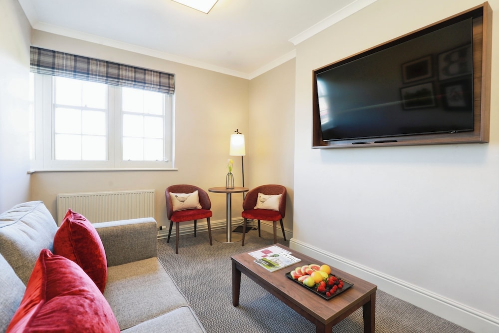 De Vere Cranage Estate 28/44