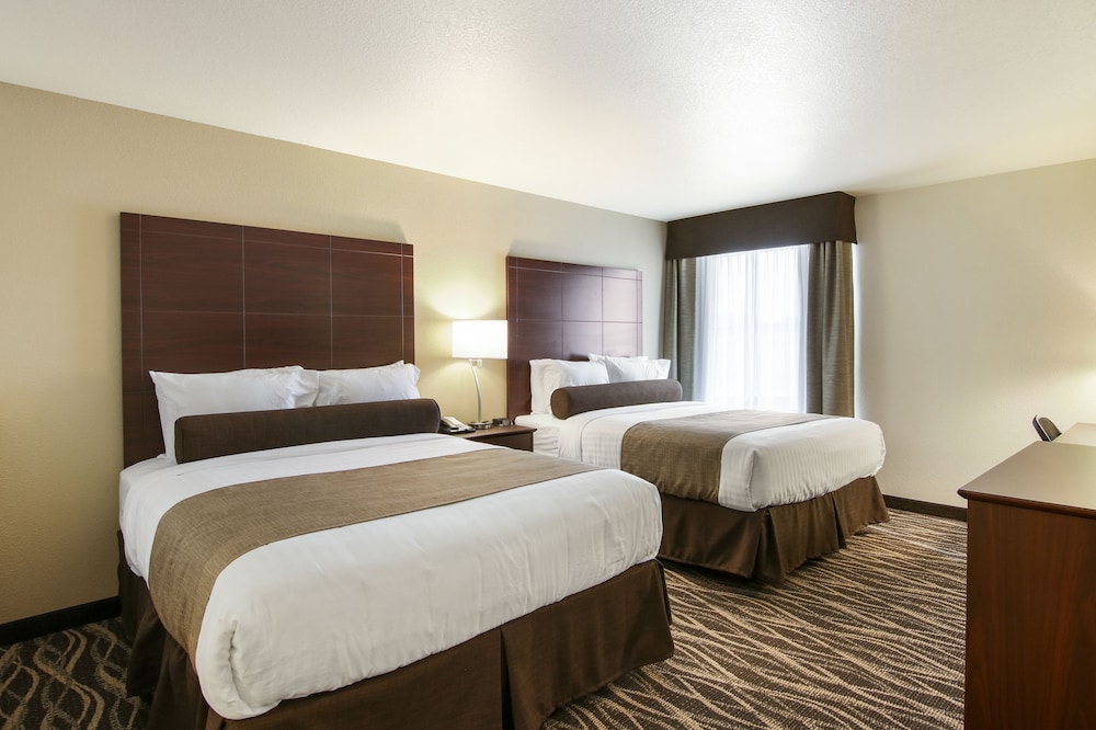 Cobblestone Inn & Suites at UW Stout Downtown Menomonie 22/54