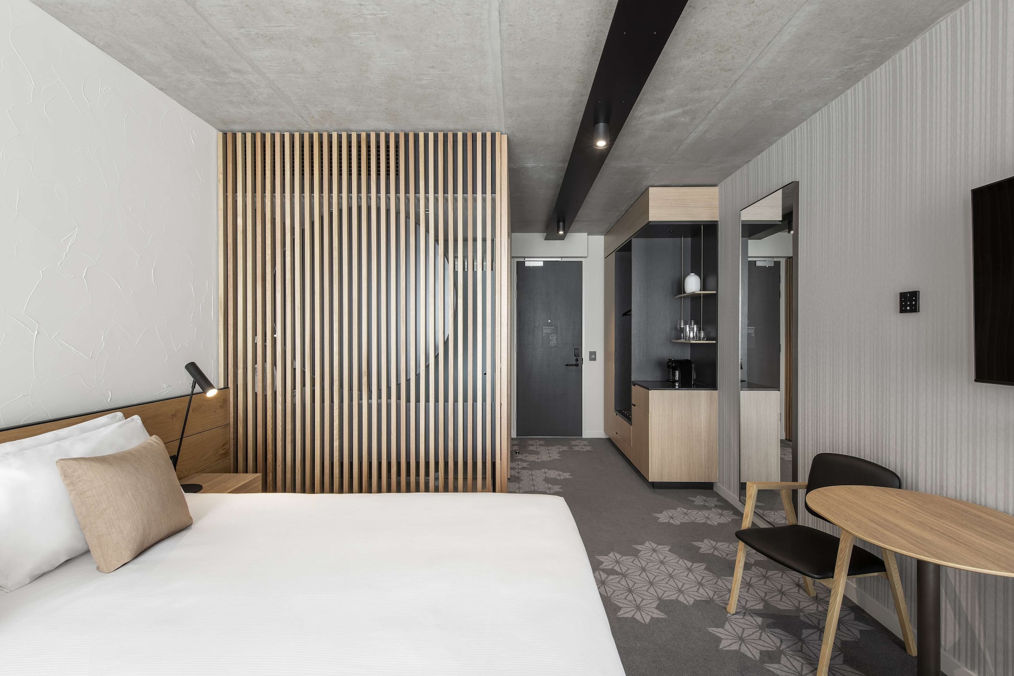 URBAN, RETREAT, KING BED