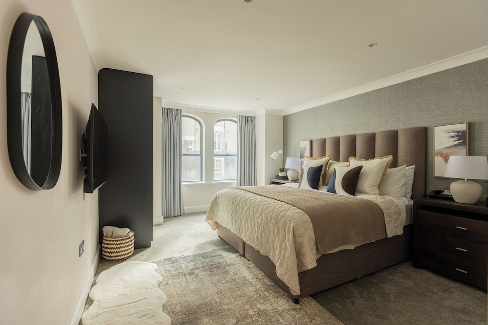 3 Bedrooms, Mayfair, Suite, Apartment, 3 King Beds