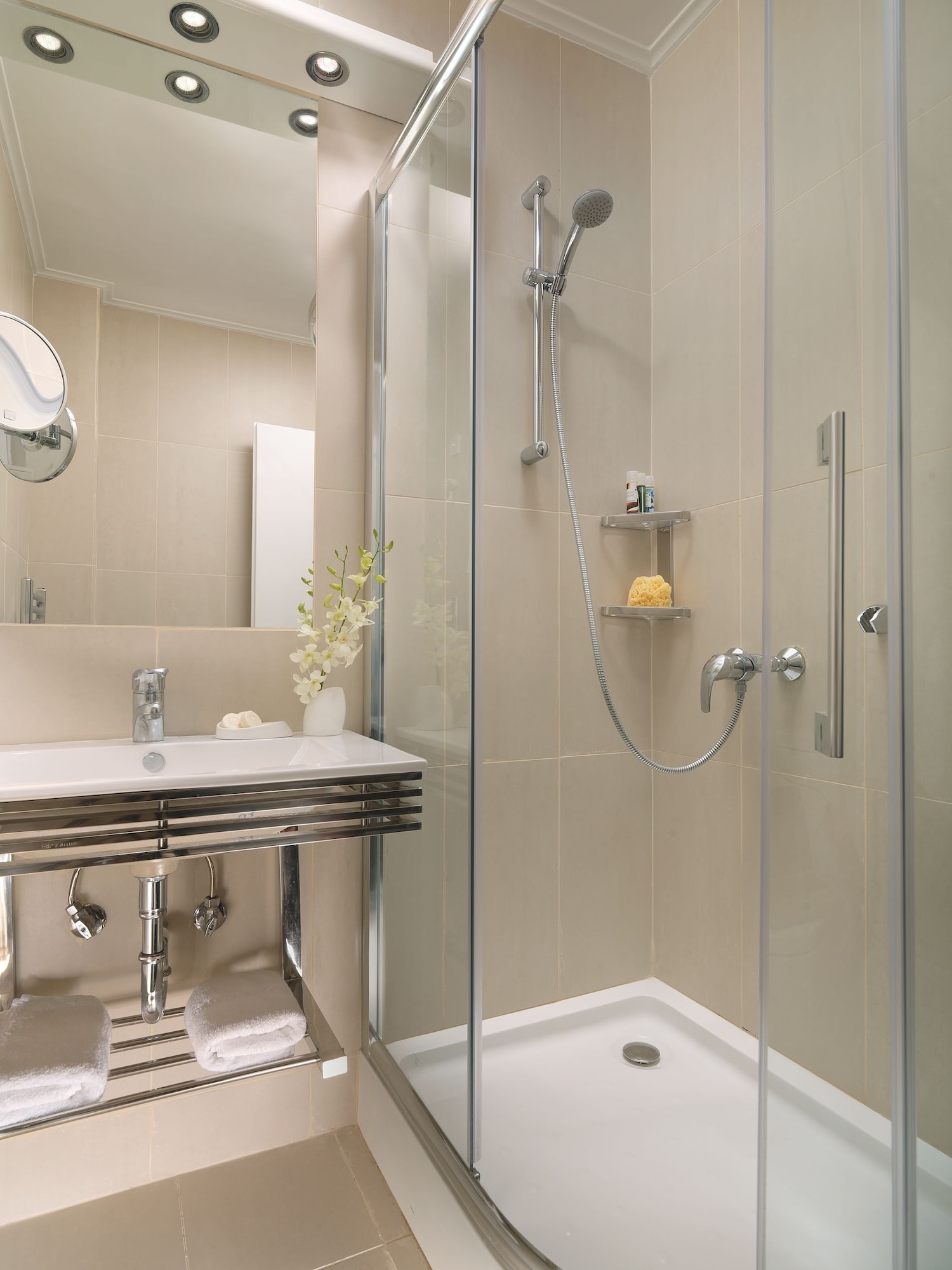 جناح ركني بسرير كينج، Blazer Suites 3/3