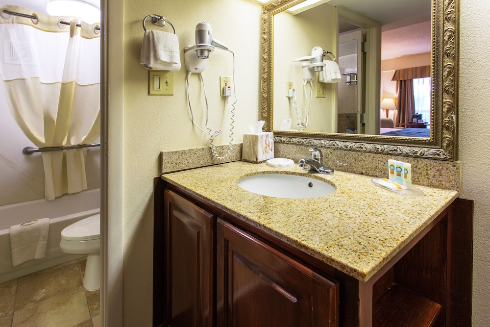 Quality Inn Savannah Historic District 12/31
