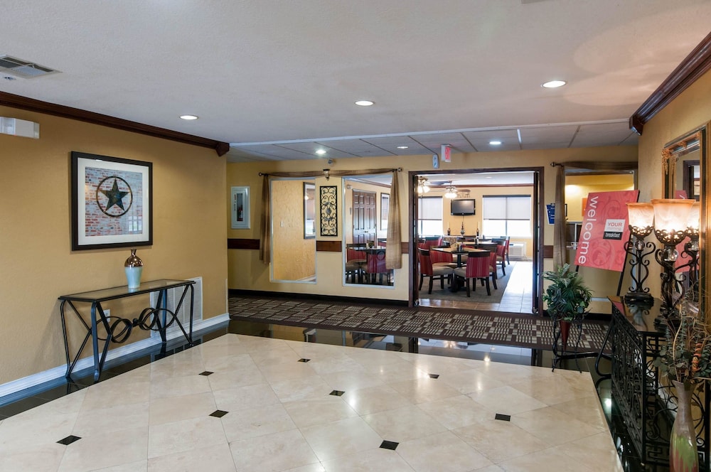 Comfort Inn North Conroe, TX 11/48