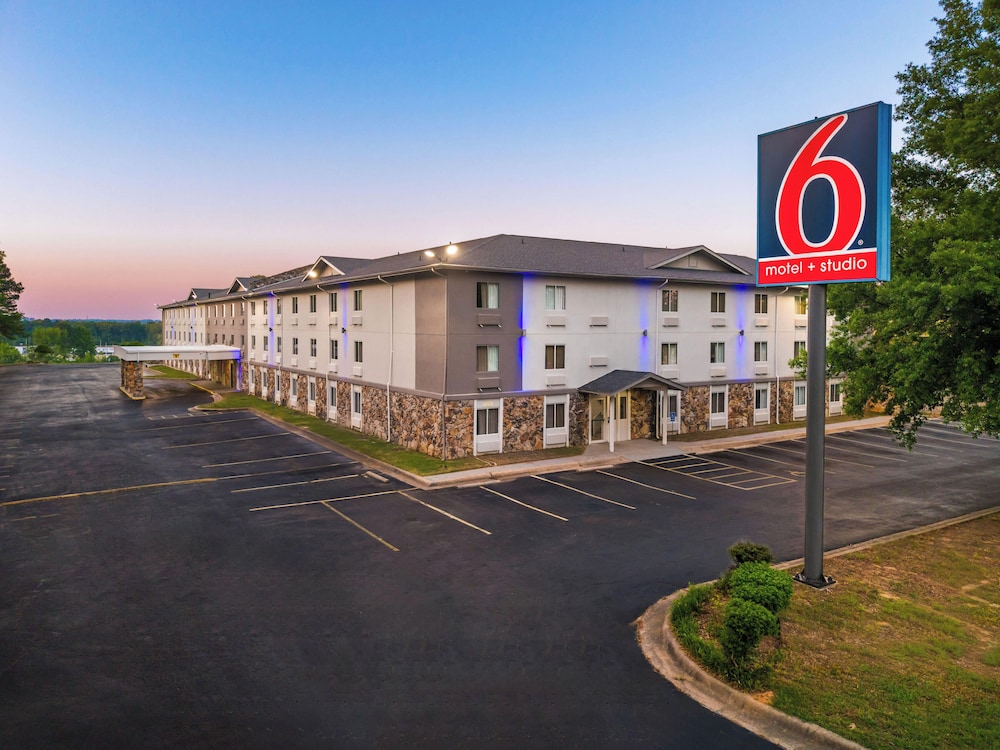 Motel6 Little Rock, AR - South 18/27