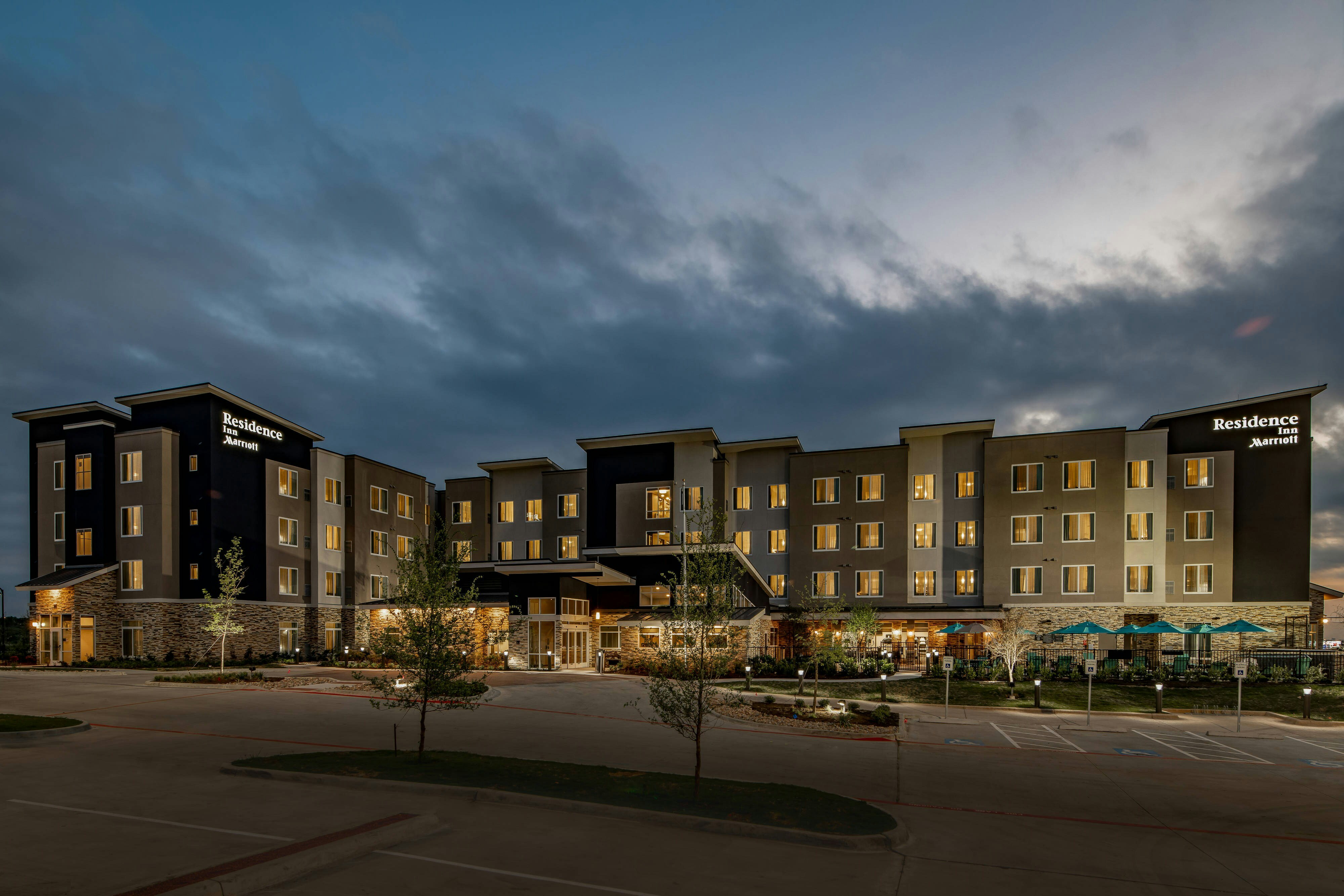 Residence Inn By Marriott Dallas At The Canyon 2/53