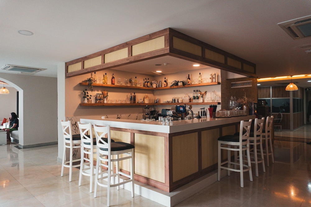 Adella Side Hotel 64/73