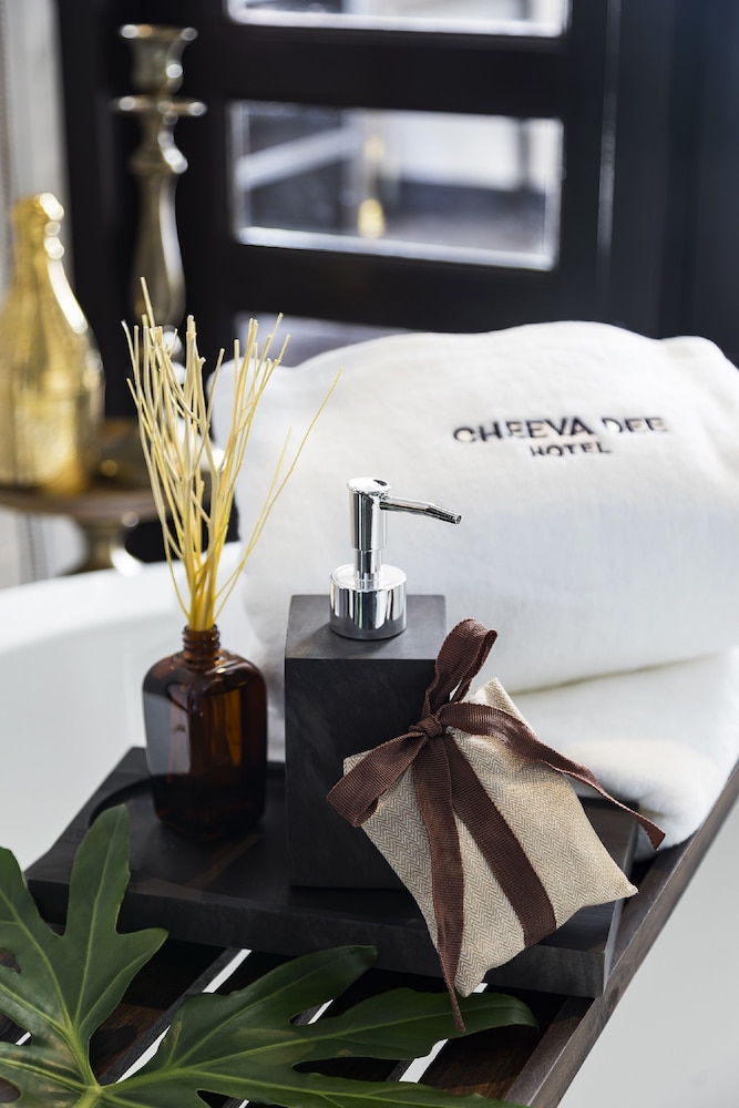 Cheeva Dee Hotel 65/75