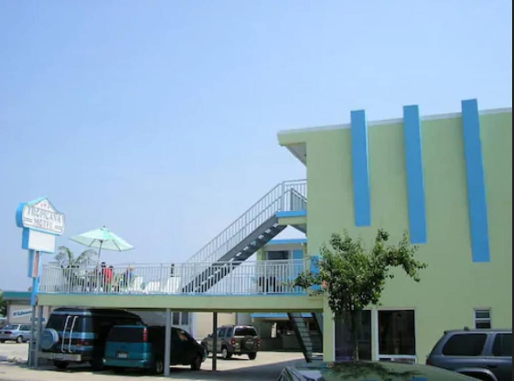 Tropicana Motel 4/40