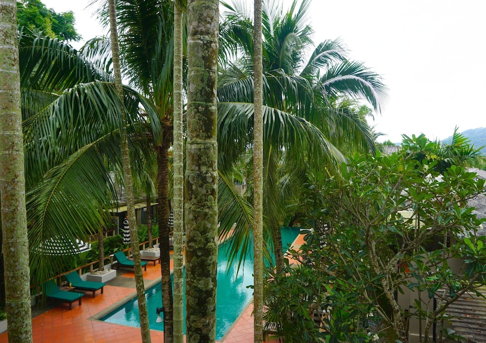 THE SIGNATURE PHUKET RESORT AND RESTAURANT 62/70