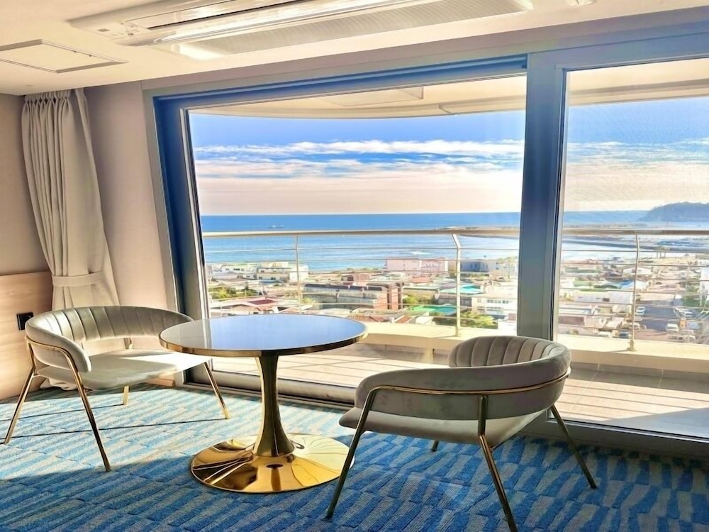Hotel Bridge Seogwipo 21/50