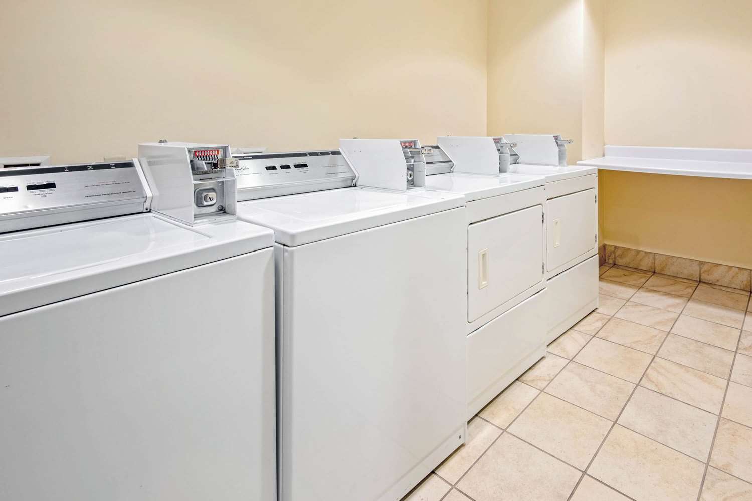 La Quinta Inn & Suites by Wyndham Lawton / Fort Sill 9/47