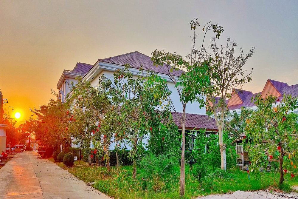 Glorious Hotel and Spa 46/50