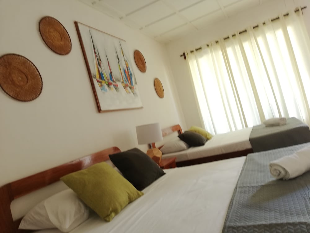 La Isla Hotel 10/35