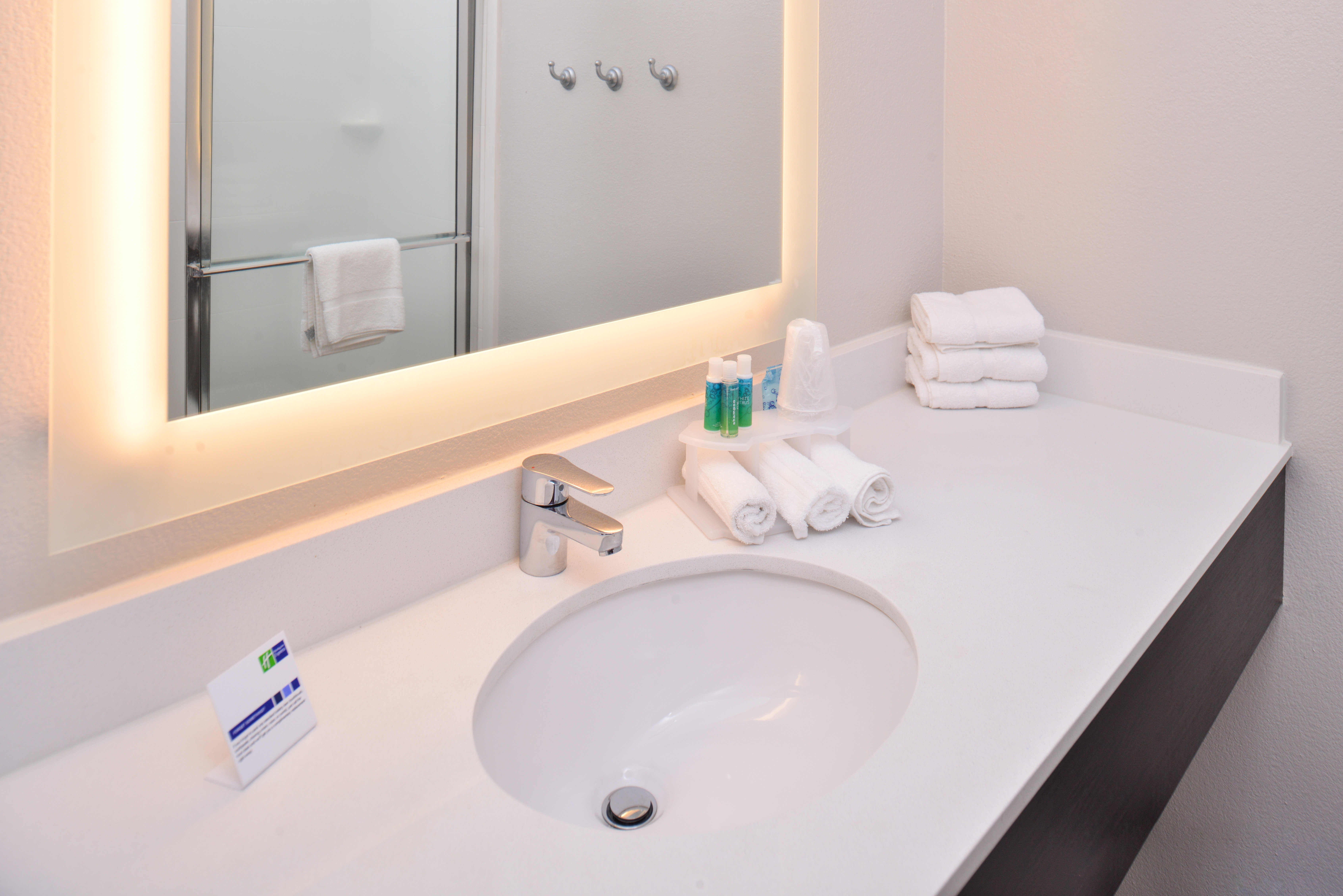 Holiday Inn Express & Suites Corpus Christi-N Padre Island 47/48
