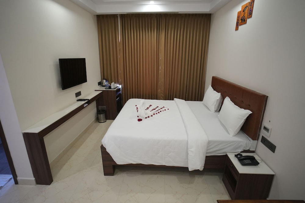Hotel Seasons 4/16