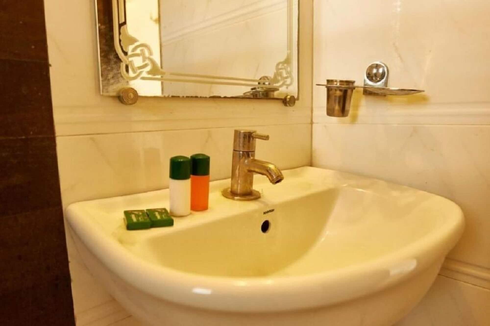 HOTEL GANPATI PALACE 37/39