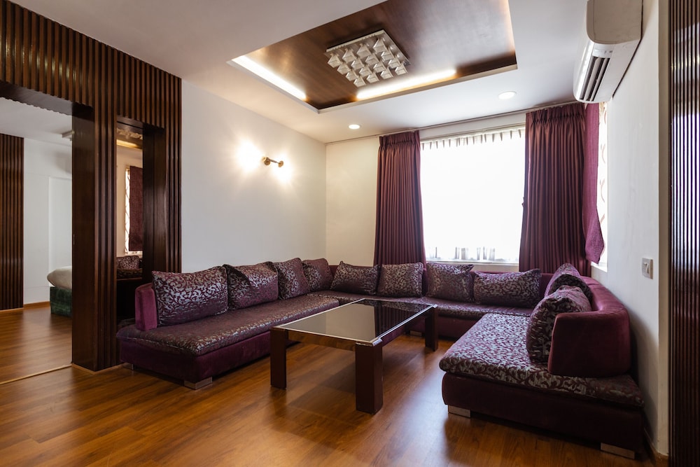 3 BY OYO Nami Residency Ahmedabad 17/25