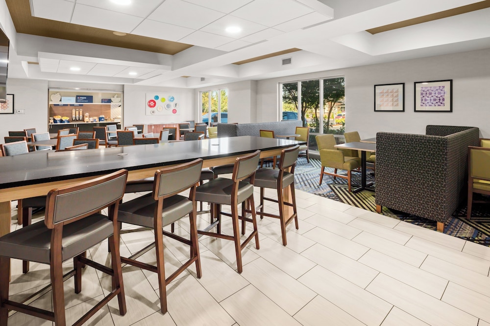 Holiday Inn Express Hotel Suites A Marysville 47/71
