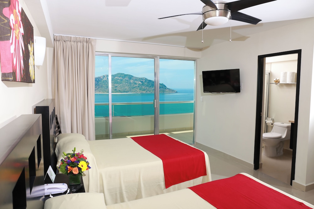 Suites Las Flores Beach Mazatlan 16/50