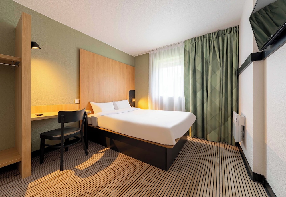 Room at B&B Hotel Calais Centre Saint-Pierre, CALAIS