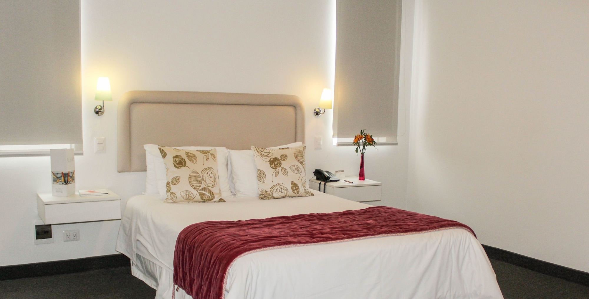 DELUXE, QUEEN BED