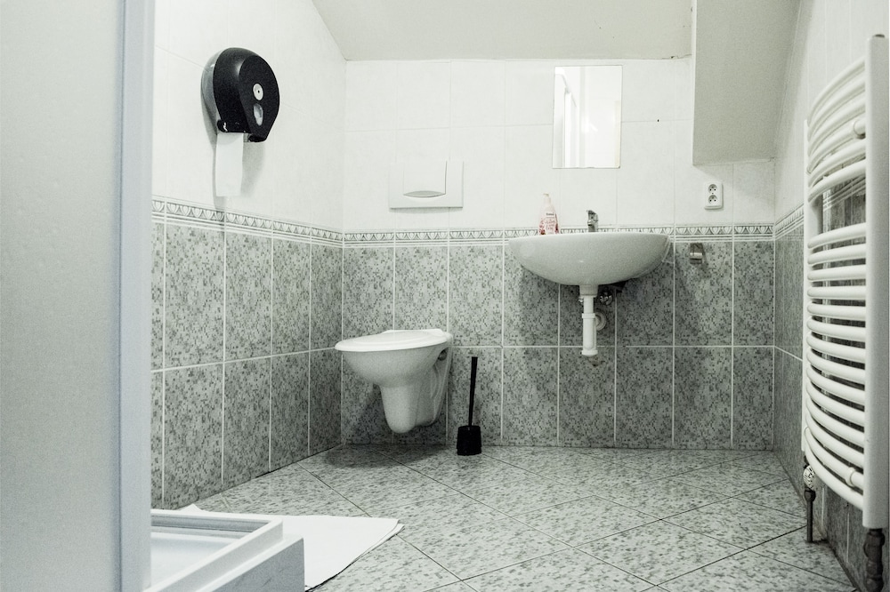 Hostel Eleven 45/48
