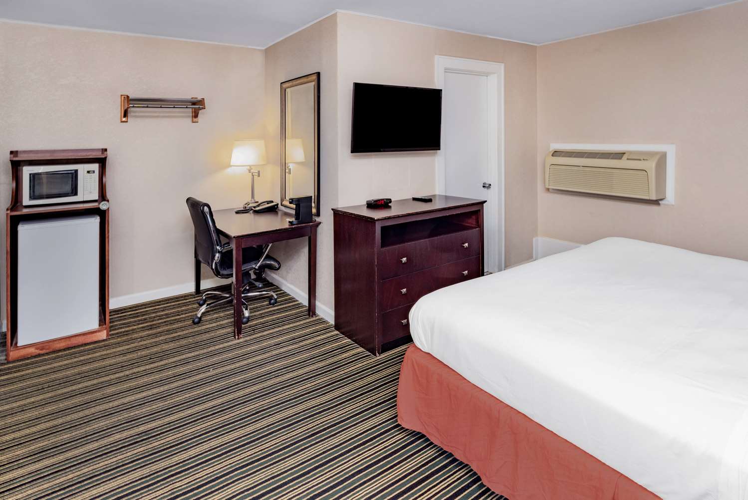 Travelodge by Wyndham Great Barrington Berkshires 11/43