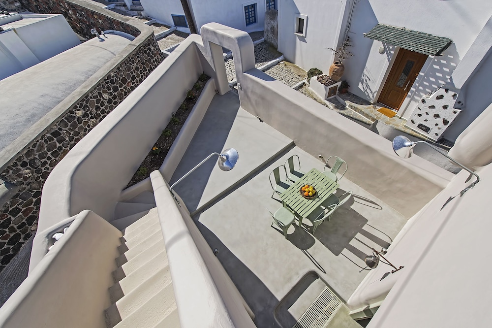 Pyrgos Terrace House 22/23