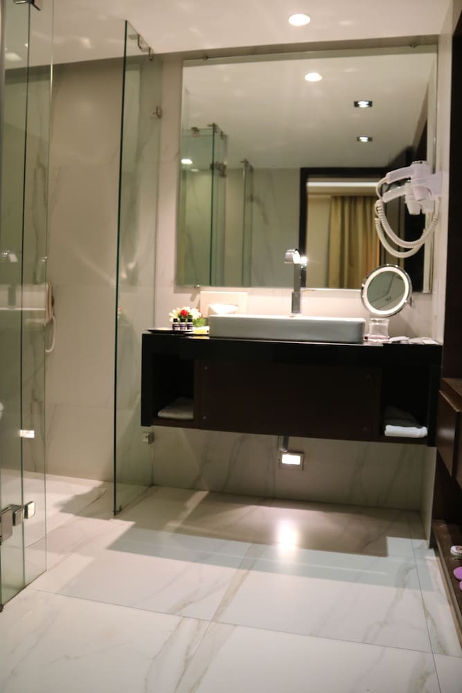 Royal Orchid Golden Suites Pune 9/52