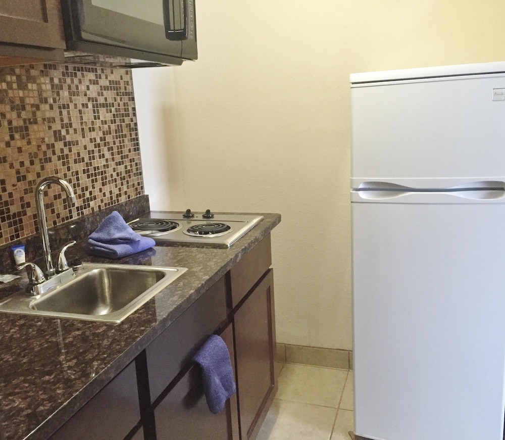 Americas Best Value Inn Romulus Detroit Airport 13/14