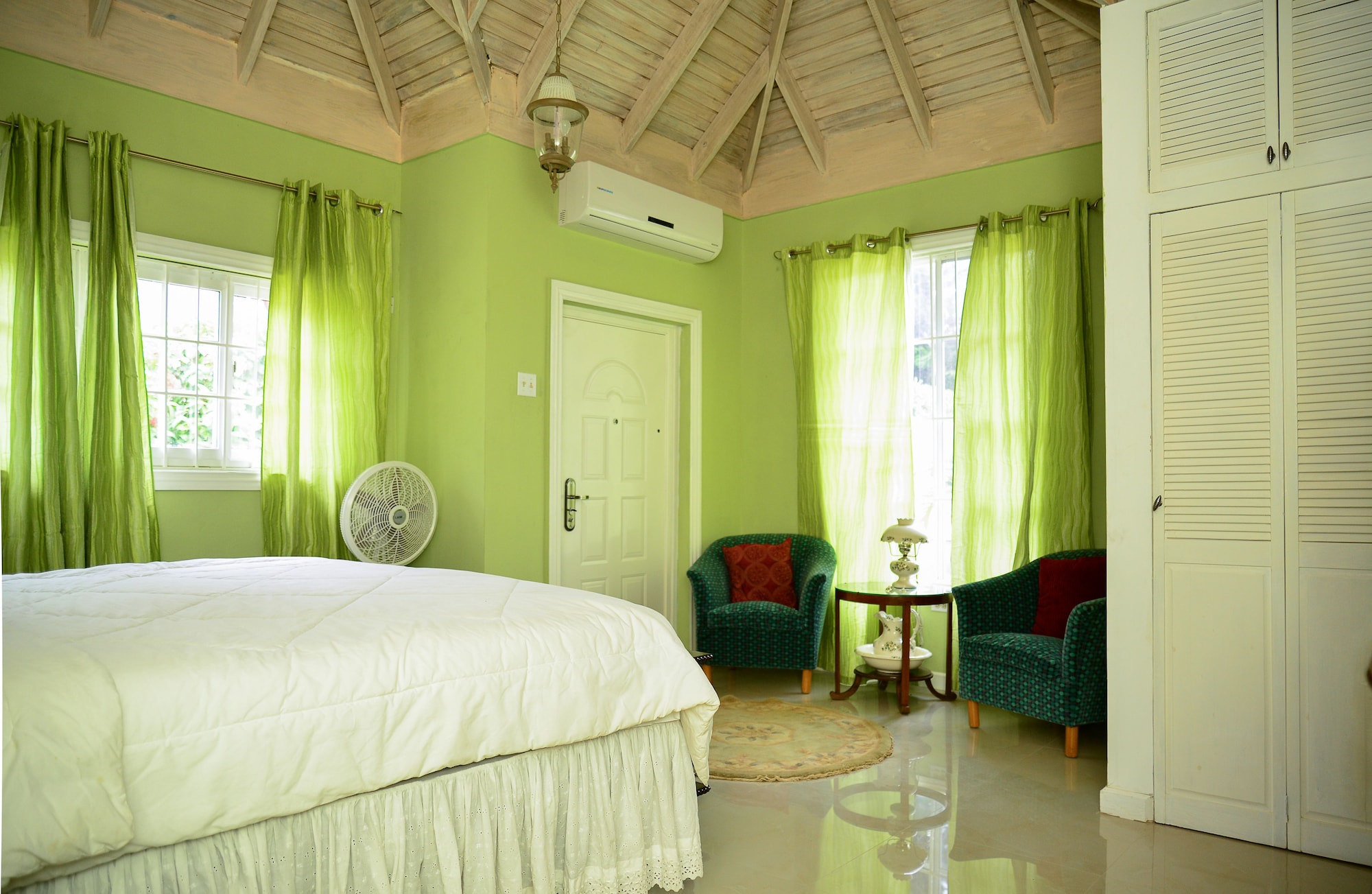 GREEN, KING BED, BALCONY, GROUND FLOOR